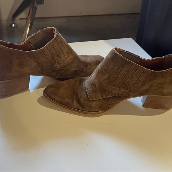 Journey signature size 9 suede cowboy style booties - Picture 5 of 5